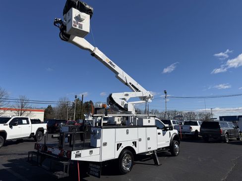 Used 2019 Ford F550 XL image 3