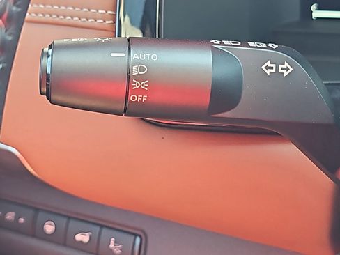 Used 2024 Nissan Pathfinder Platinum w/ Cargo Package image 28