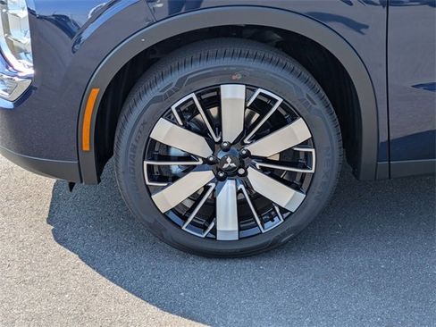 New 2025 Mitsubishi Outlander SE image 10