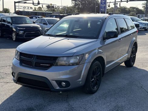 Used 2019 Dodge Journey SE w/ Connectivity Group FWD image 9