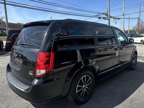 Used 2019 Dodge Grand Caravan GT image 4
