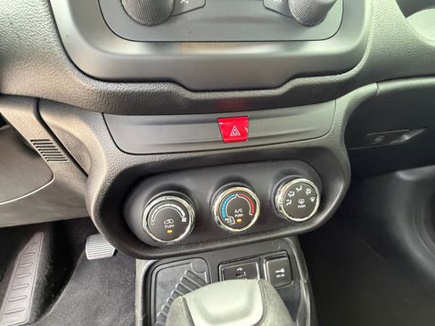 Used 2017 Jeep Renegade Altitude w/ Safety & Security Group image 22