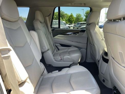 Used 2020 Cadillac Escalade Premium Luxury AWD/4WD image 17