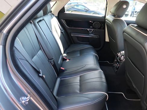 Used 2019 Jaguar XJ R-Sport RWD image 20