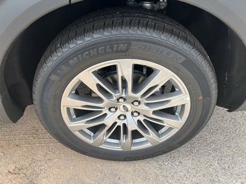 New 2025 Ford Explorer Platinum image 5