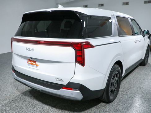 Used 2025 Kia Carnival FWD image 7