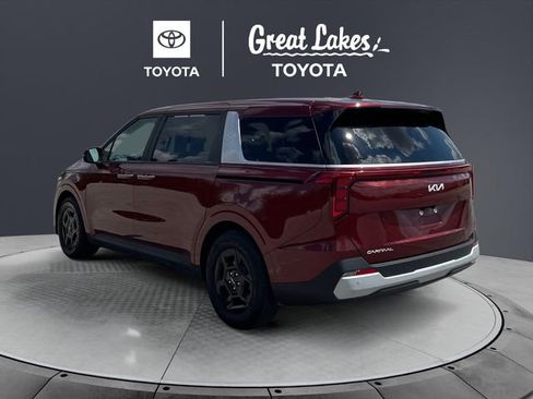 Used 2025 Kia Carnival FWD image 3