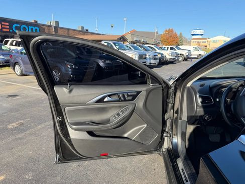 Used 2018 INFINITI QX30 Premium w/ Navigation Package image 31