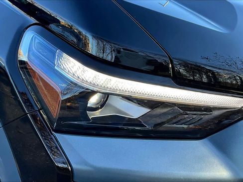 Used 2024 Chevrolet Colorado LT w/ LT Convenience Package III image 24