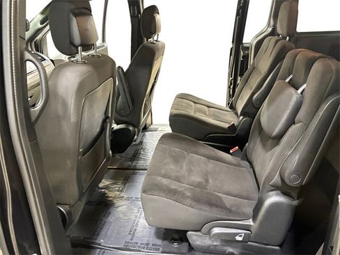 Used 2017 Dodge Grand Caravan SE image 10