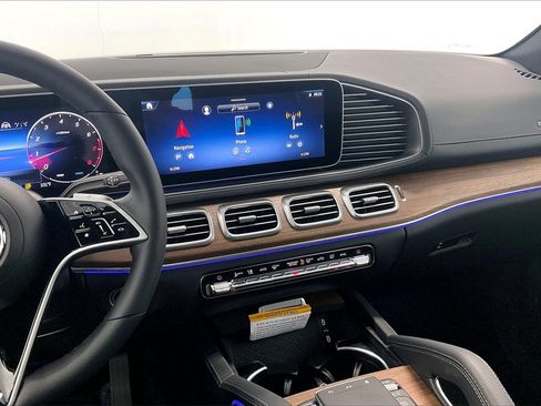 Used 2025 Mercedes-Benz GLS 450 4MATIC image 6