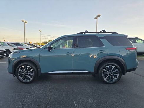 Certified 2026 Nissan Pathfinder Platinum w/ Accent Package AWD/4WD image 6