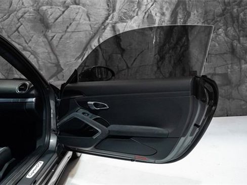 Used 2018 Porsche 718 Cayman GTS image 10