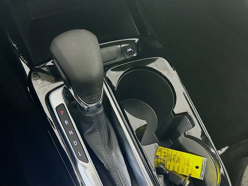 Used 2025 Chevrolet Trax LT FWD image 24