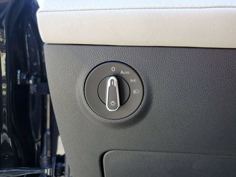 New 2026 Volkswagen Taos SE FWD image 28