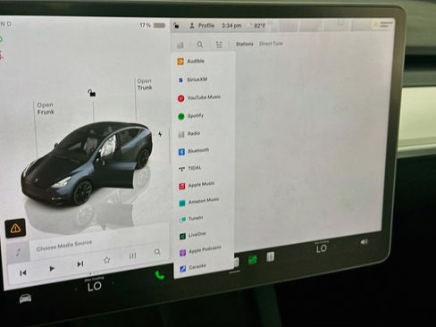 Used 2024 Tesla Model Y Long Range AWD/4WD image 18