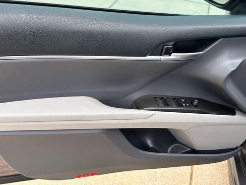 Used 2021 Toyota Camry SE FWD image 17