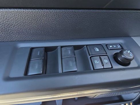 Used 2026 Toyota Sequoia Platinum AWD/4WD image 30