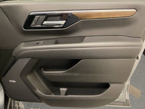 Used 2025 Chevrolet Tahoe High Country AWD/4WD image 23