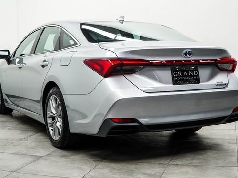 Used 2021 Toyota Avalon XLE w/ Moonroof Package image 11