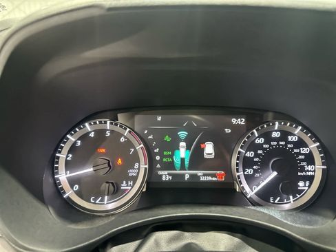 Used 2025 Toyota Highlander LE FWD image 19
