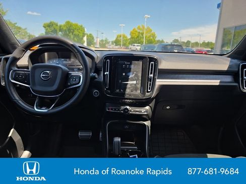 Used 2020 Volvo XC40 T4 R-Design w/ Protection Package Premier FWD image 17