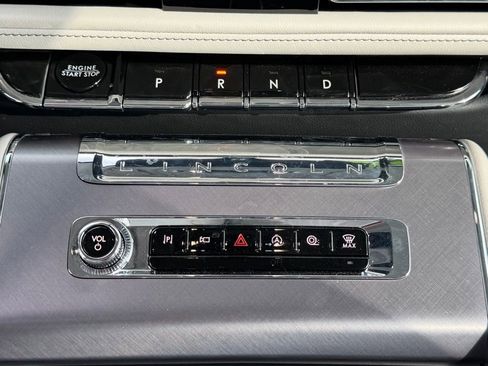 Used 2025 Lincoln Aviator AWD image 25