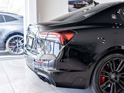 Used 2021 Maserati Ghibli RWD image 12