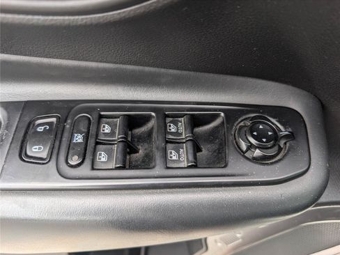 Used 2022 Jeep Renegade Limited w/ Sun, Sound & Wheels Group AWD/4WD image 20