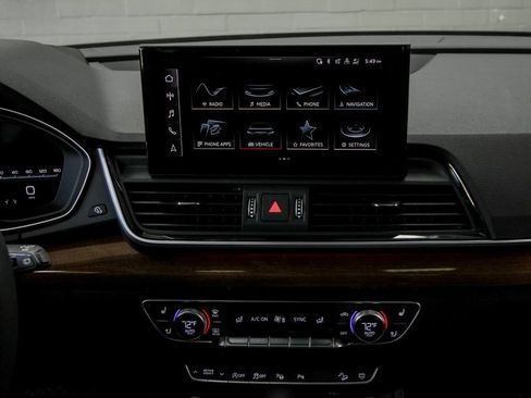 Used 2023 Audi Q5 2.0T Prestige w/ Prestige Package AWD/4WD image 16