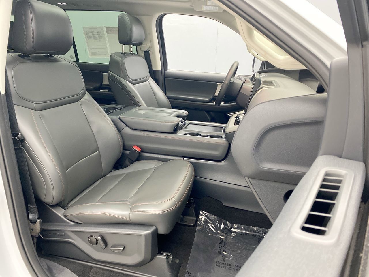 Used 2025 Ford Expedition Active AWD/4WD image 24