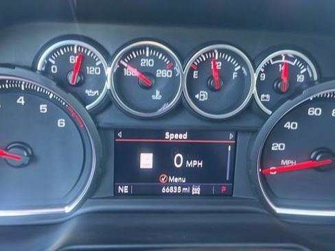 Used 2021 Chevrolet Suburban Z71 w/ Luxury Package image 9