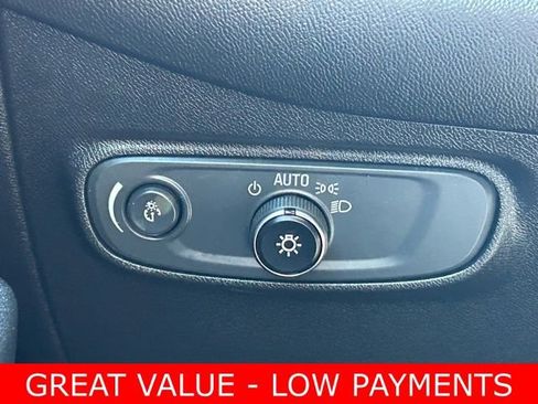 Used 2018 Chevrolet Equinox LT image 16