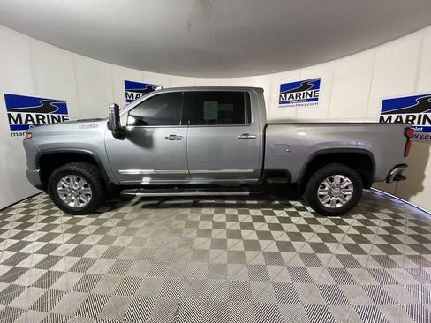 Used 2024 Chevrolet Silverado 2500 High Country w/ High Country Premium Package AWD/4WD image 10