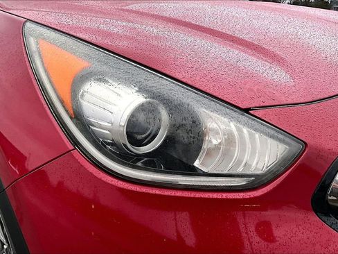 Used 2018 Kia Niro EX w/ EX Premium Package image 32