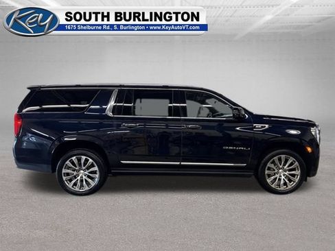 Used 2021 GMC Yukon XL Denali w/ Denali Premium Package AWD/4WD image 8