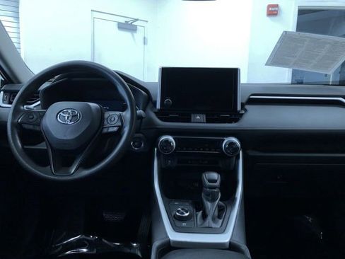 Used 2025 Toyota RAV4 XLE image 17