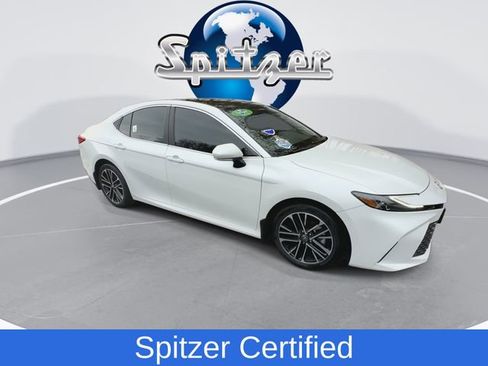 Used 2025 Toyota Camry XLE image 2