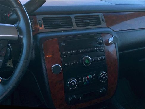 Used 2013 Chevrolet Suburban LS image 7