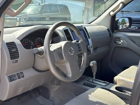 Used 2012 Nissan Frontier SV RWD image 11