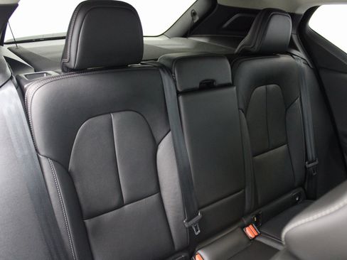 Used 2021 Volvo XC40 T5 Momentum image 29