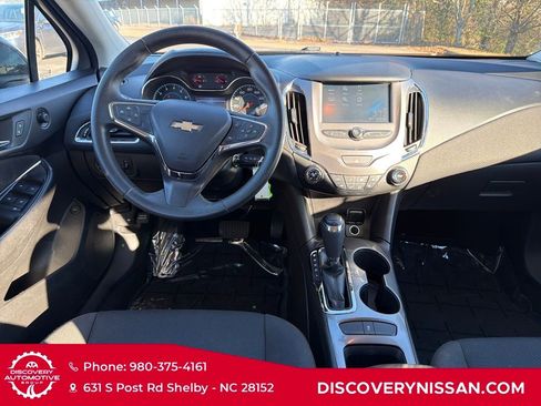 Used 2017 Chevrolet Cruze LT image 33