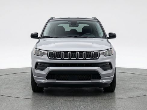 Used 2025 Jeep Compass Limited AWD/4WD image 2