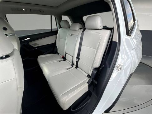 Used 2020 Volkswagen Tiguan SE w/ Panoramic Sunroof Package AWD/4WD image 25