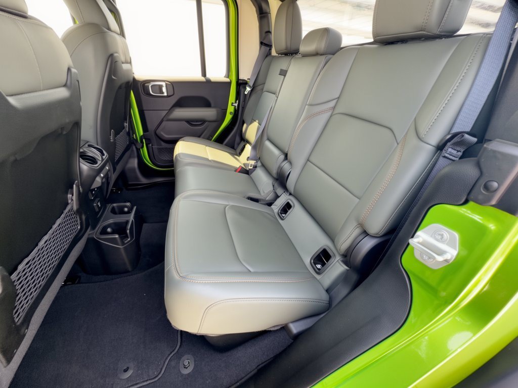 Used 2025 Jeep Gladiator Mojave w/ Convenience Group AWD/4WD image 25