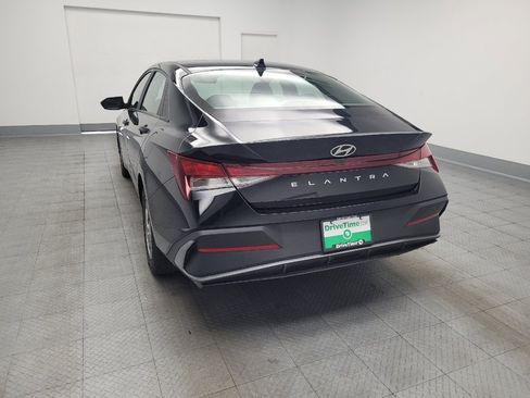 Used 2024 Hyundai Elantra SE FWD image 6