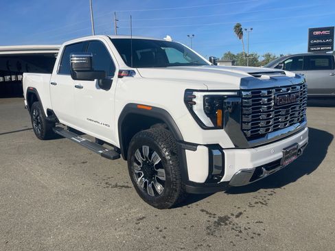 New 2026 GMC Sierra 2500 Denali w/ Denali Reserve Package image 3