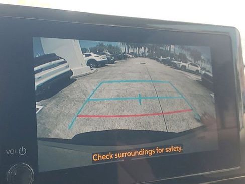 Used 2023 Toyota Corolla Cross L image 27