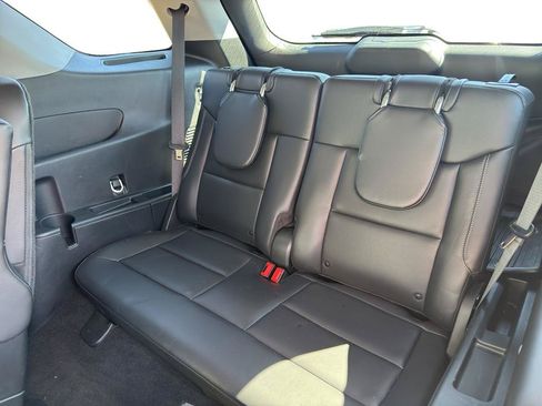 Used 2024 Ford Explorer XLT w/ Equipment Group 202A AWD/4WD image 10