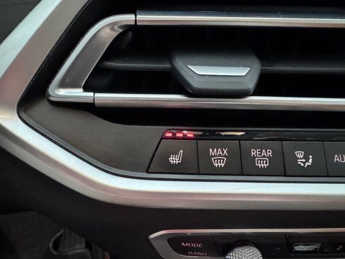 Used 2022 BMW X7 xDrive40i AWD/4WD image 32